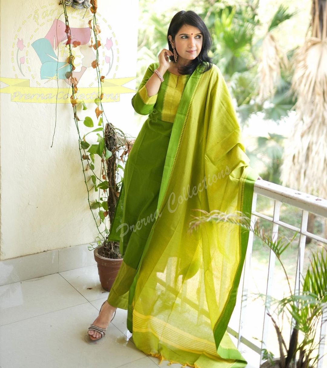 Premium quality
You will be so much in love with this south handloom outfit for combinations of self golden thread handloom south cotton kurta and south cotton pant paired with south cotton duppata golden