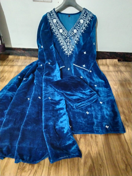 *Beautiful velvet embroidery dupatta set*