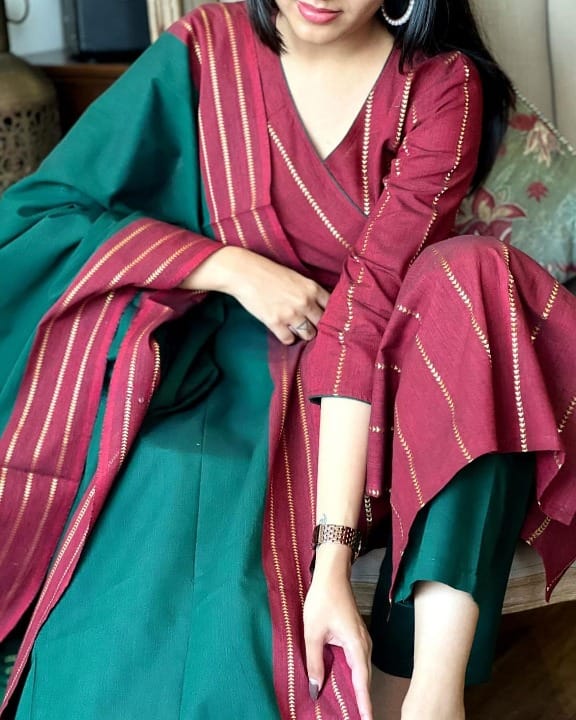 Premium quality
You will be so much in love with this south handloom outfit for combinations of self golden thread handloom south cotton kurta and south cotton pant paired with south cotton duppata golden