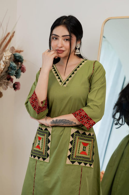 *Pure natural cotton 60-60 kurta collar neck with beautiful pent set*