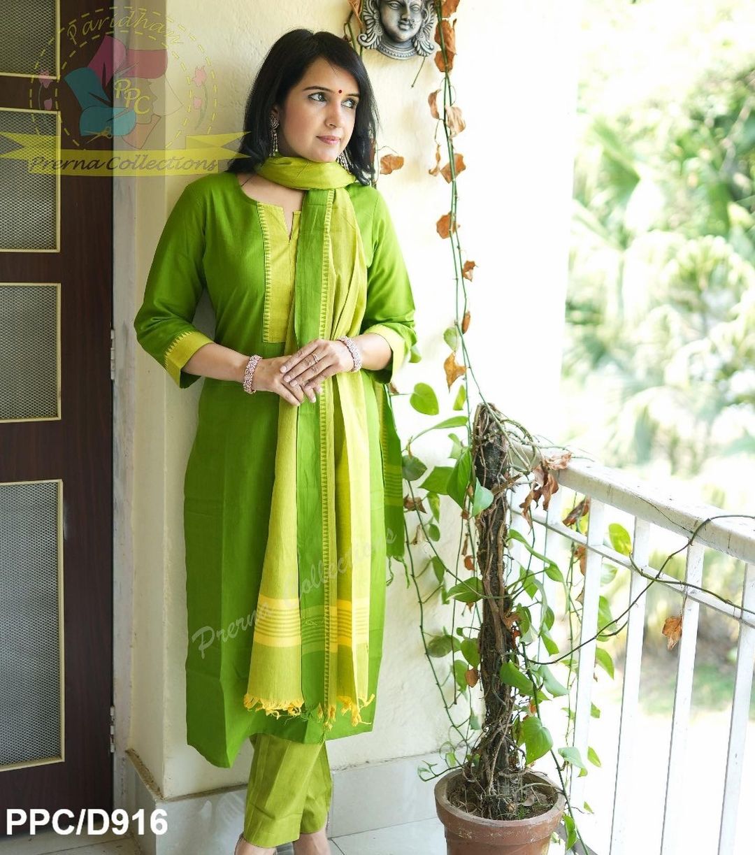 Premium quality 

You will be so much in love with this south handloom  outfit for combinations of  self golden thread handloom south cotton kurta  and south cotton pant paired with  south cotton duppata golden