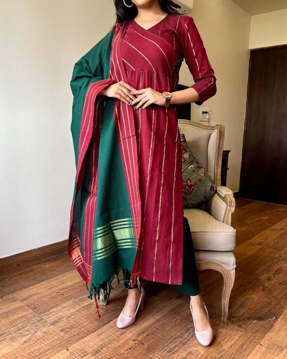 Premium quality 

You will be so much in love with this south handloom  outfit for combinations of  self golden thread handloom south cotton kurta  and south cotton pant paired with  south cotton duppata golden