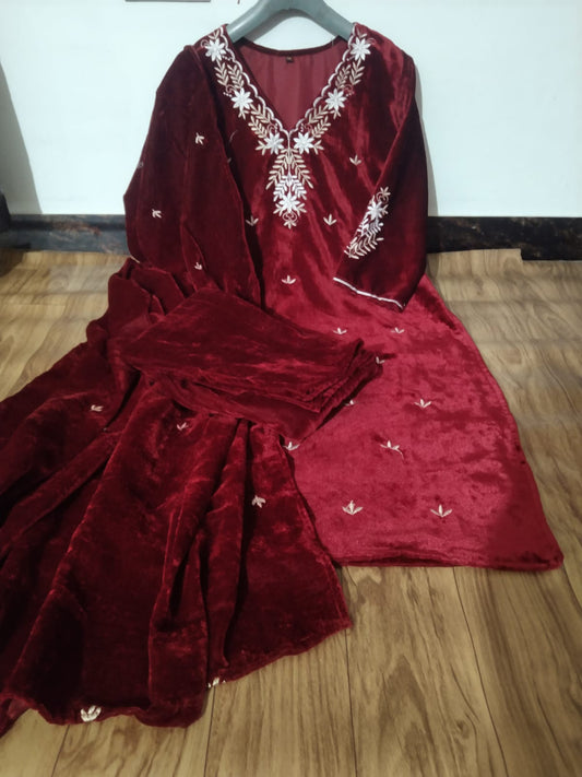 *Beautiful velvet embroidery dupatta set*