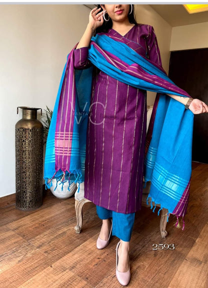 Premium quality 

You will be so much in love with this south handloom  outfit for combinations of  self golden thread handloom south cotton kurta  and south cotton pant paired with  south cotton duppata golden