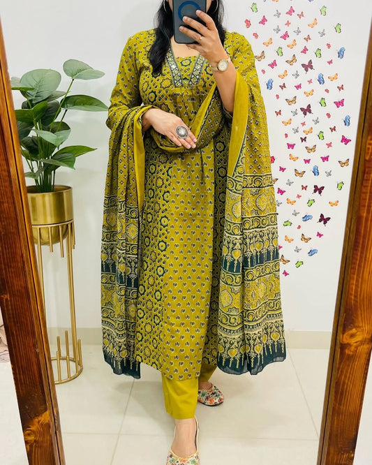 *We are here to spread some magic to your ethnic Heavy Cotton*
*Pure fine Cotton fabric   Kurti with Pant with cotton Sequence work*